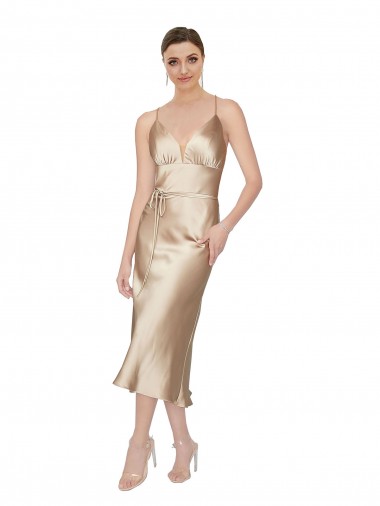 línea A Cuello en V Midi Satén sedoso Corto Formales Vestidos de dama de honor / Vestidos de fiesta / Vestidos de cóctel Baratos